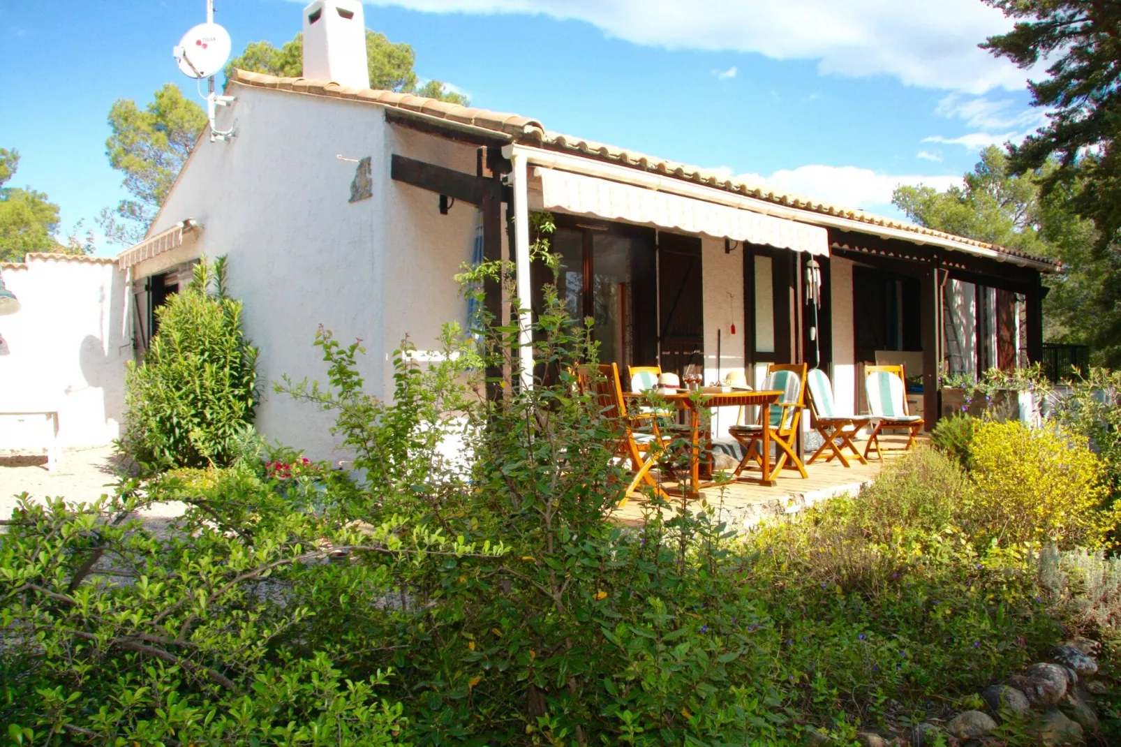La Tinasse-Exterior summer