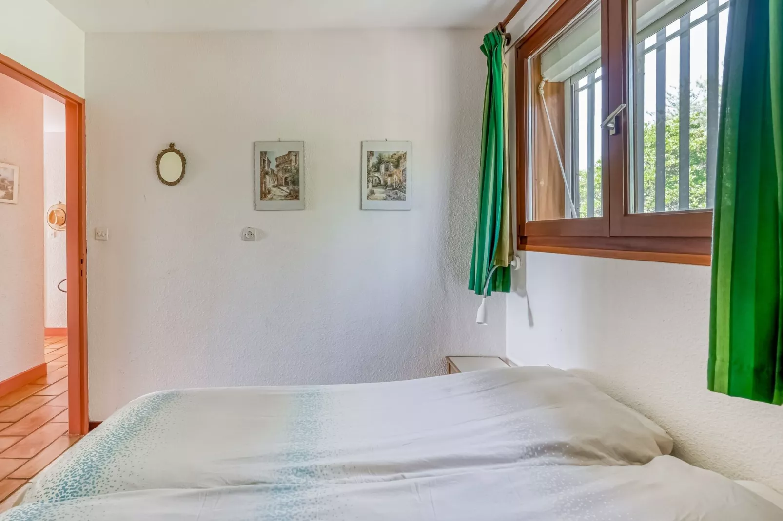 La Tinasse-Bedroom