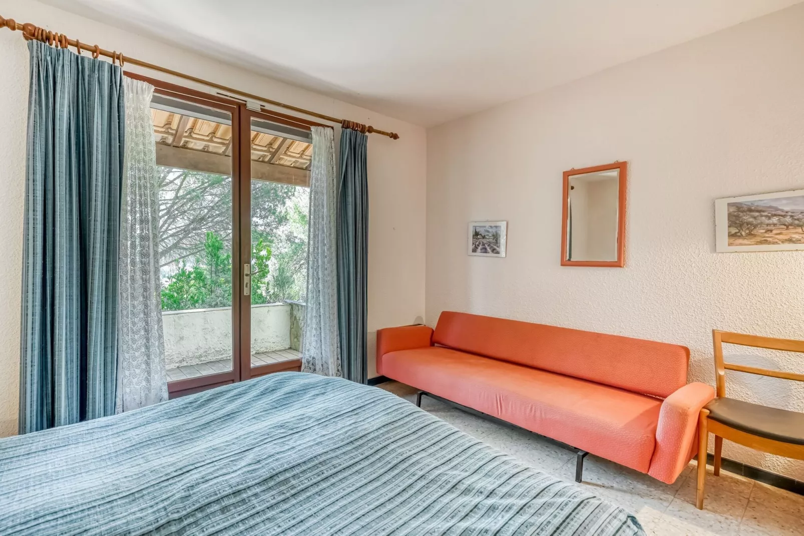 La Tinasse-Bedroom