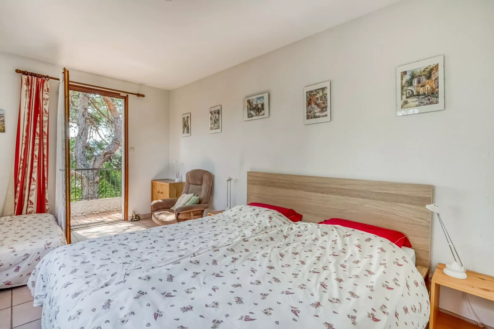 La Tinasse-Bedroom