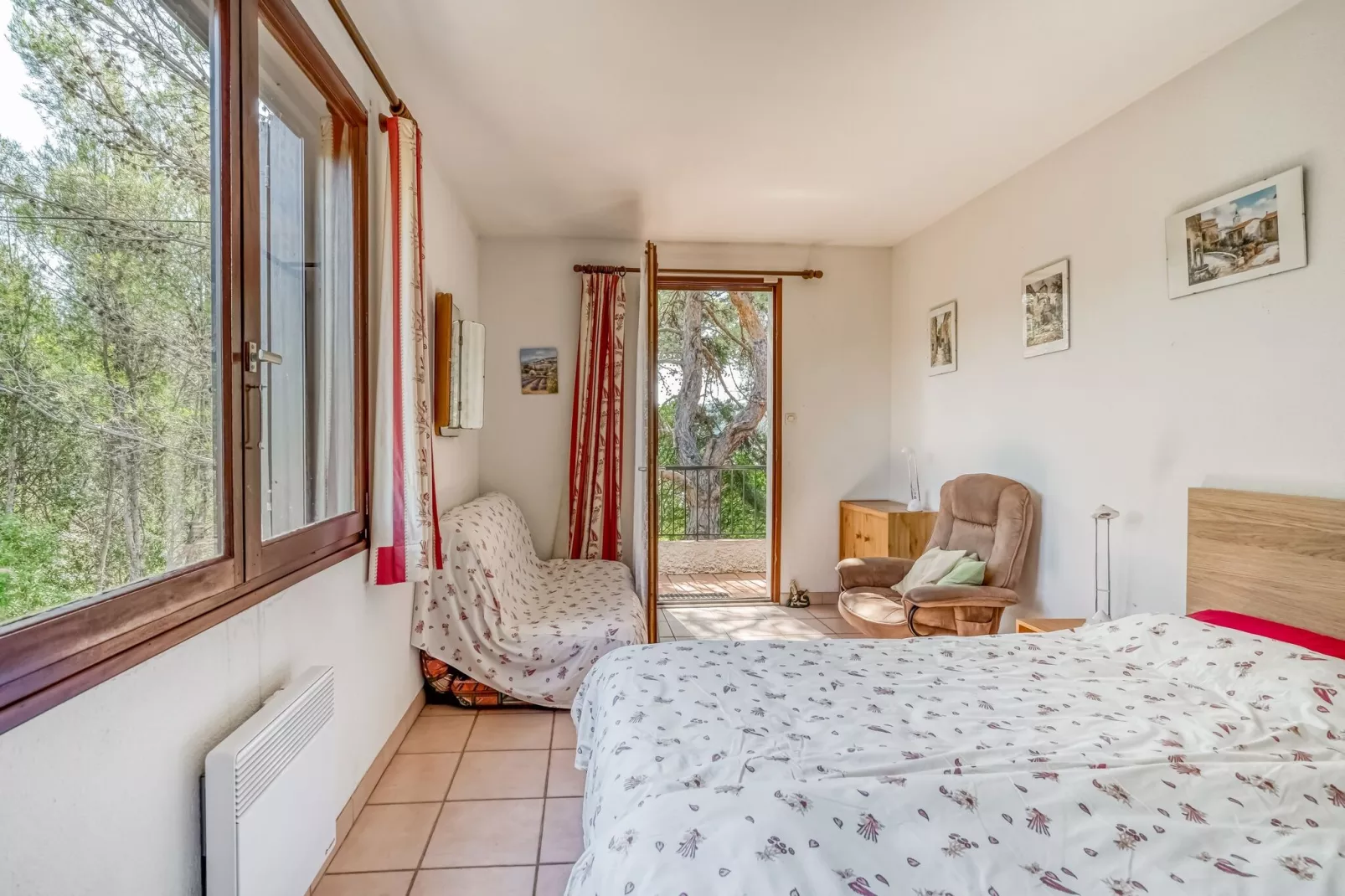 La Tinasse-Bedroom