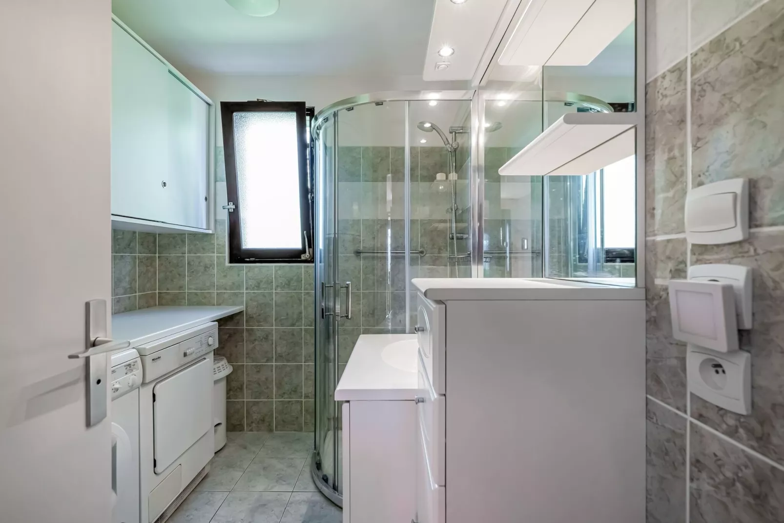 La Tinasse-Bathroom