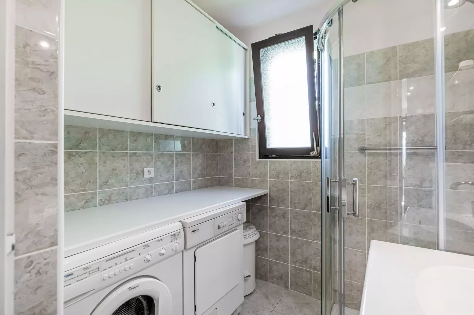 La Tinasse-Bathroom