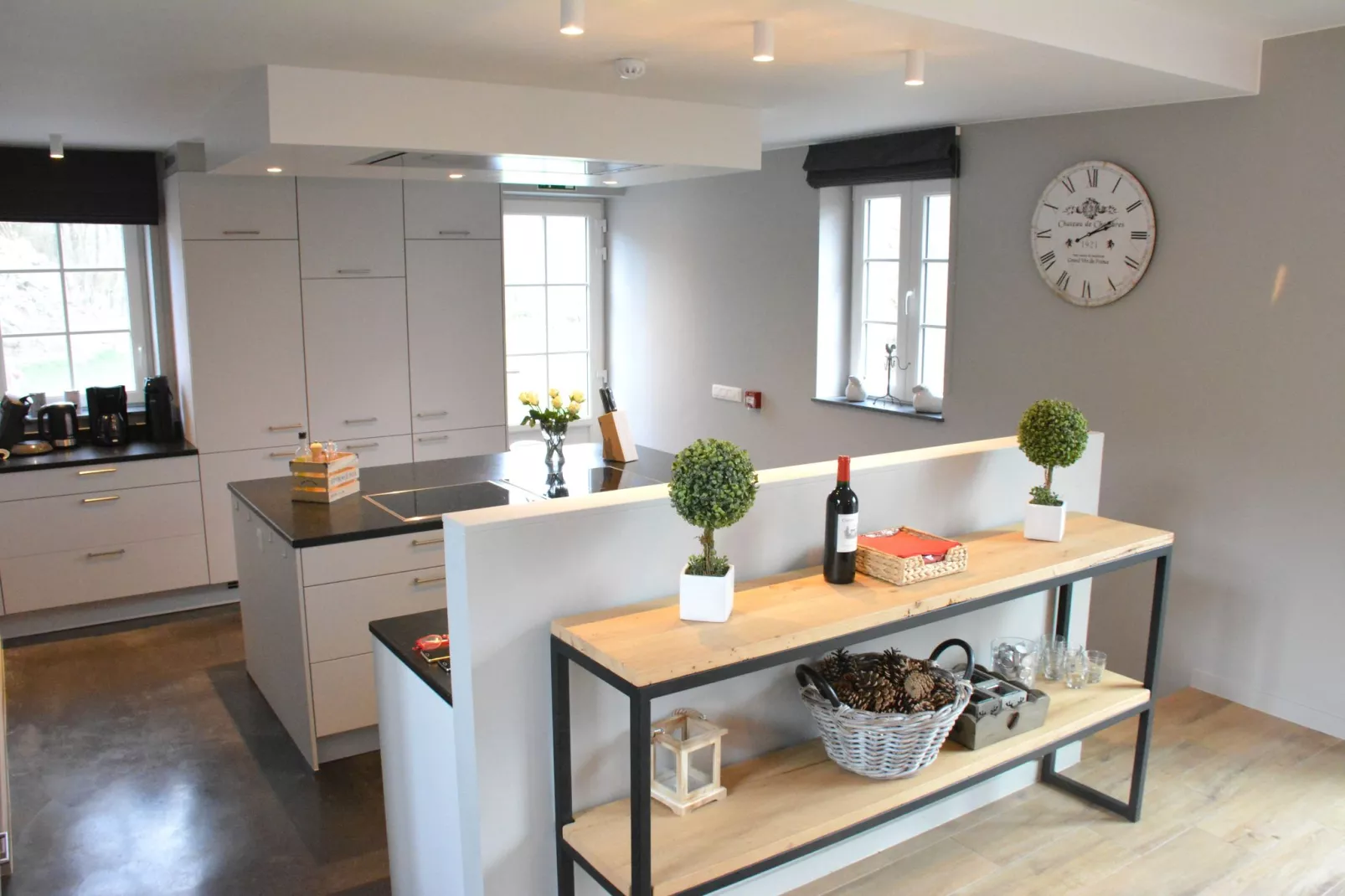 Chant des Pierres-Kitchen