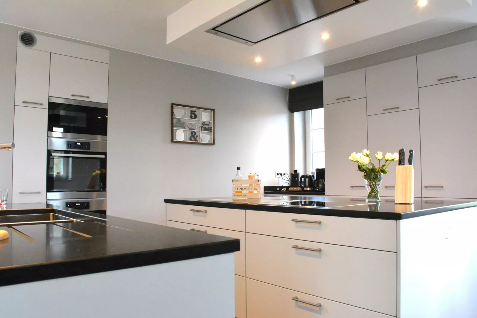 Chant des Pierres-Kitchen