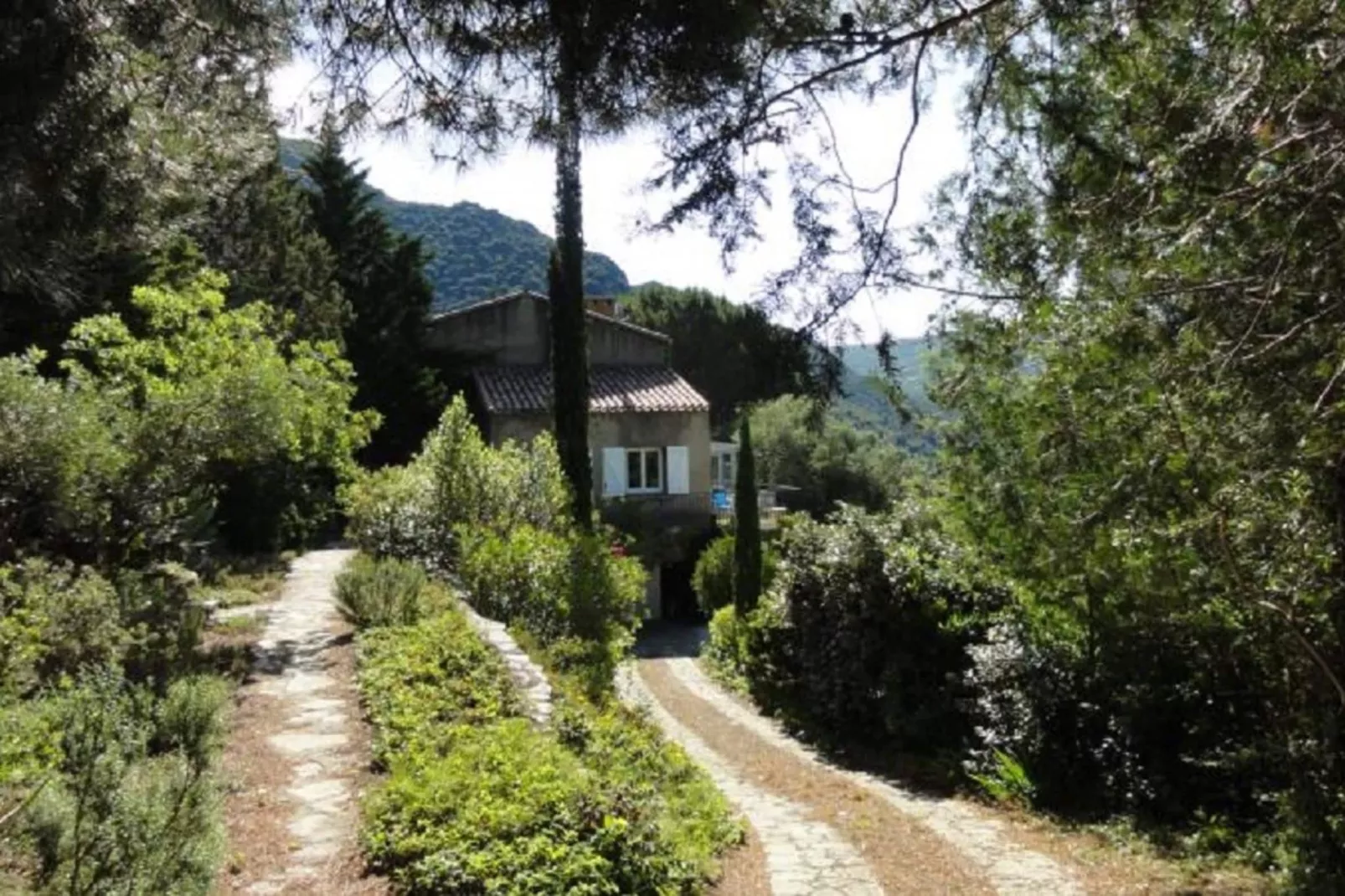 L'Oustal de Vieussan-Exterior summer