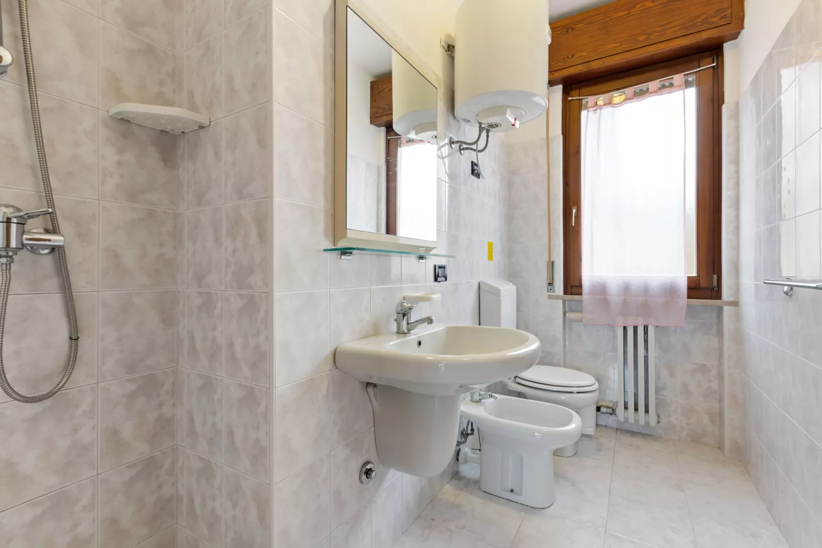 Chiara Otto-Bathroom