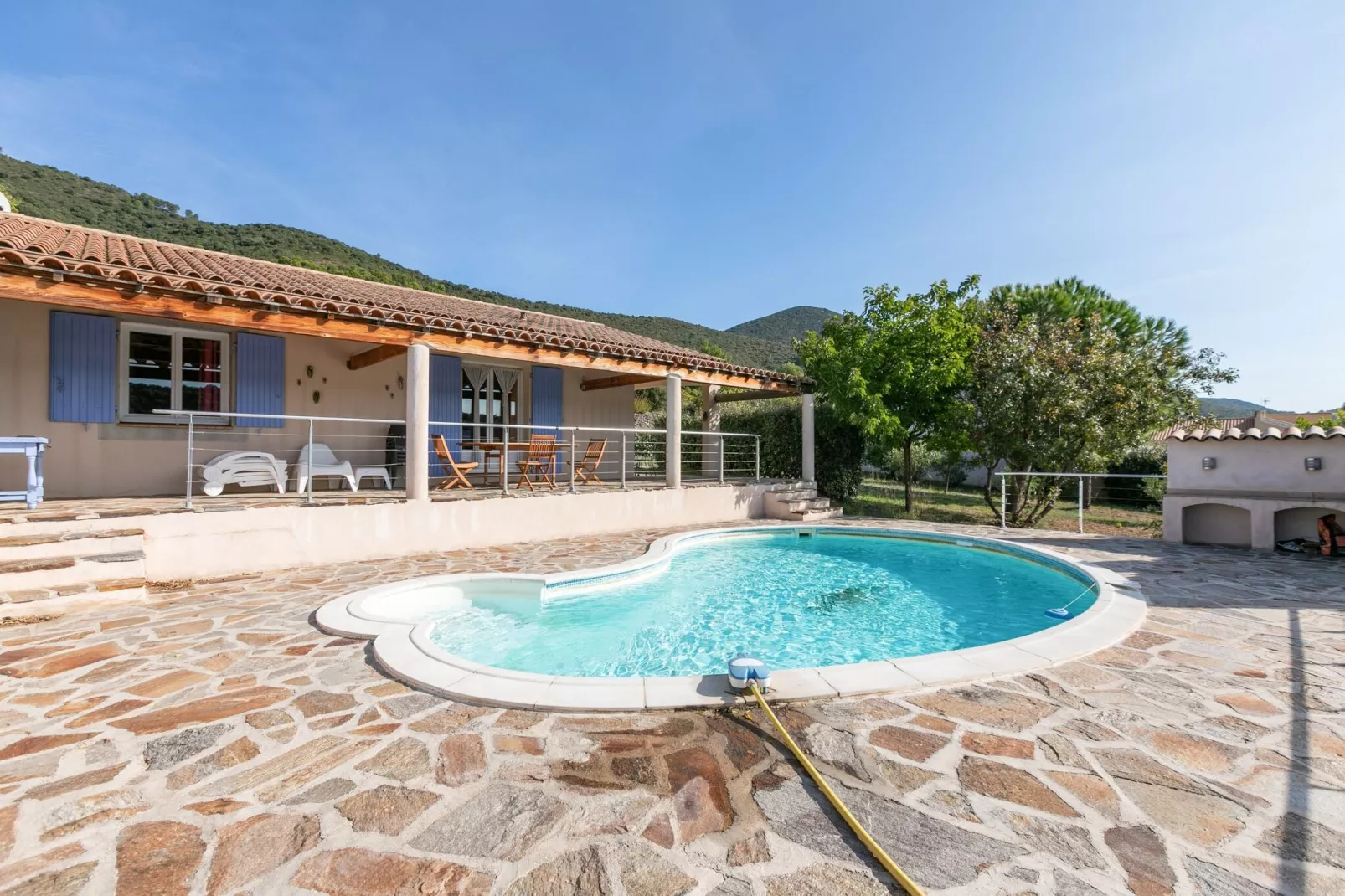 Villa Les Muriers-Exterior summer