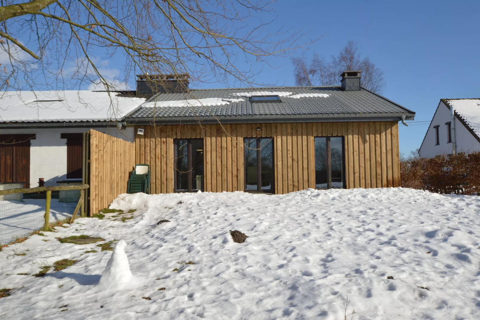 Le Spinetty-Exterior winter
