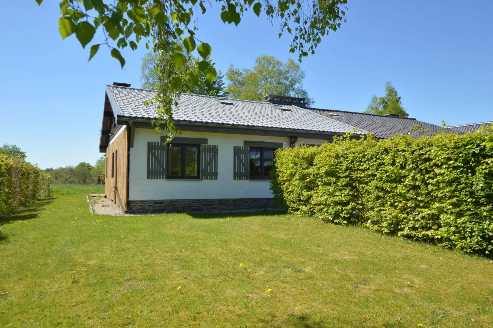 Le Spinetty-Exterior summer