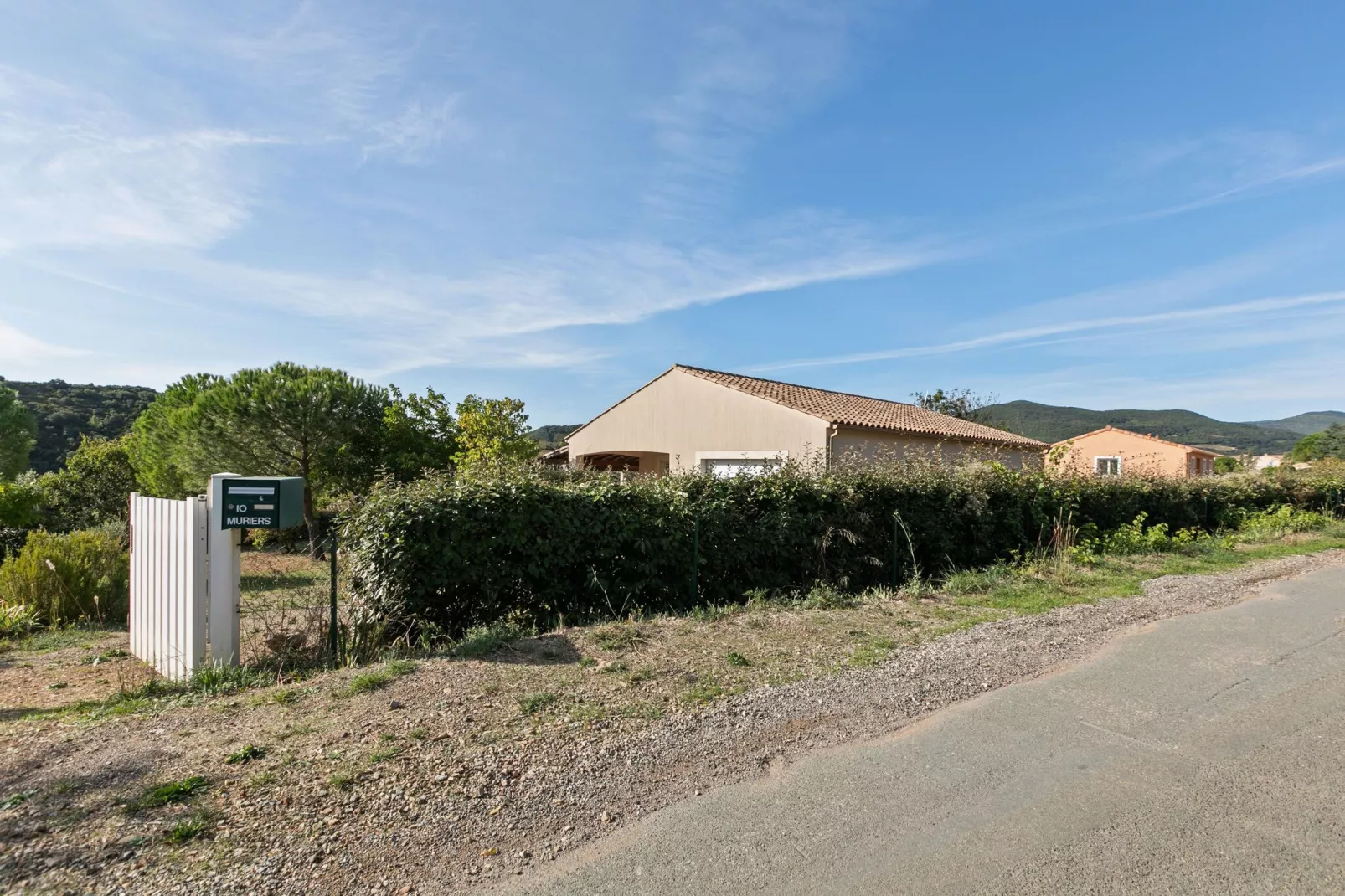 Villa Les Muriers-Areas summer 1km