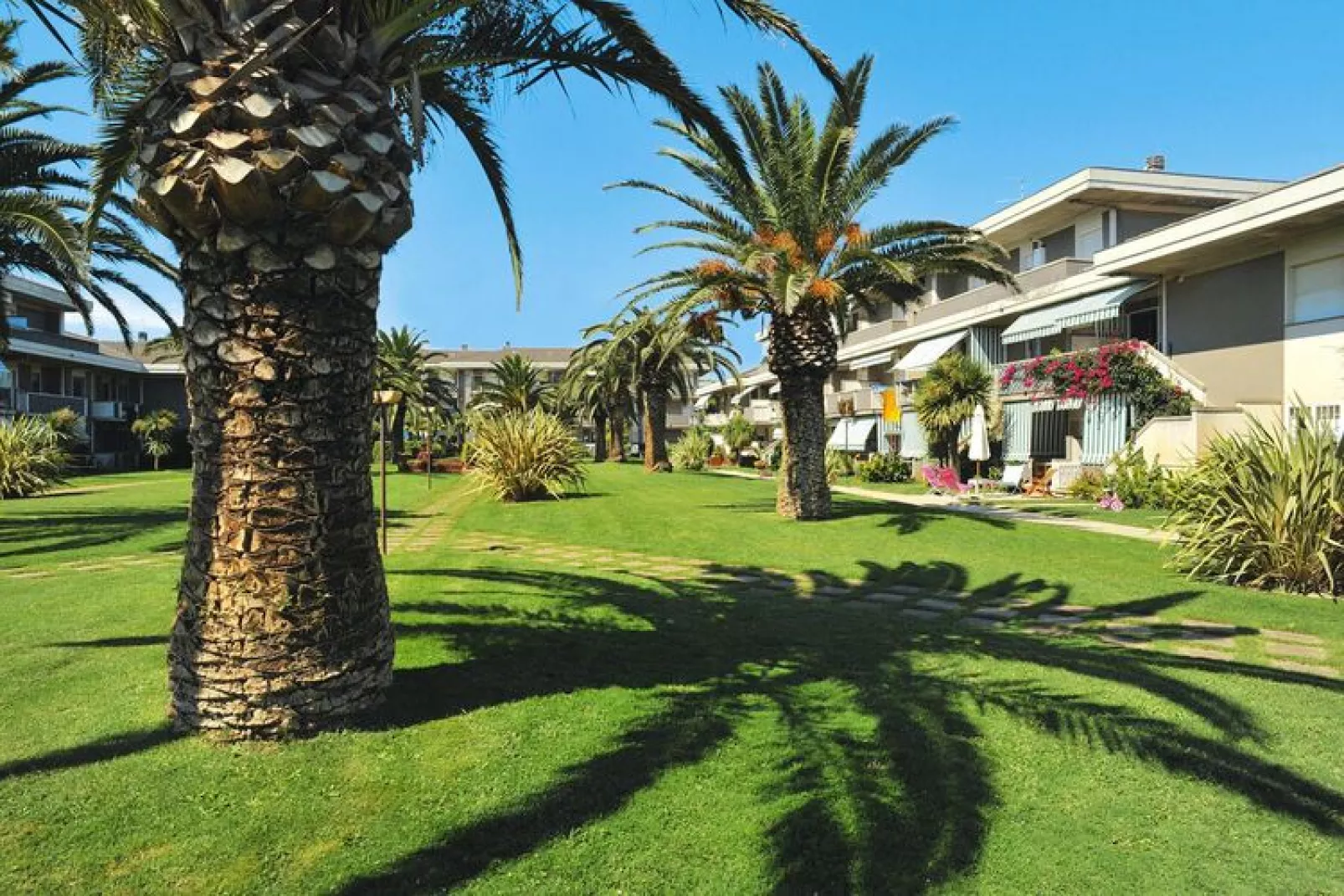 Residence Ideale Silvi Marina - Mono-Gärten Sommer