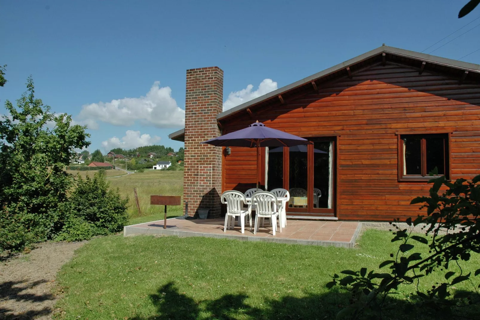 Le Refuge-Exterior summer