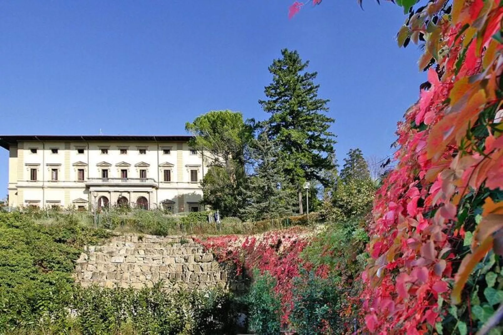Holiday residence Villa Pitiana Donnini - Type 3-Raum-App Typ B 55 qm-Exterior summer