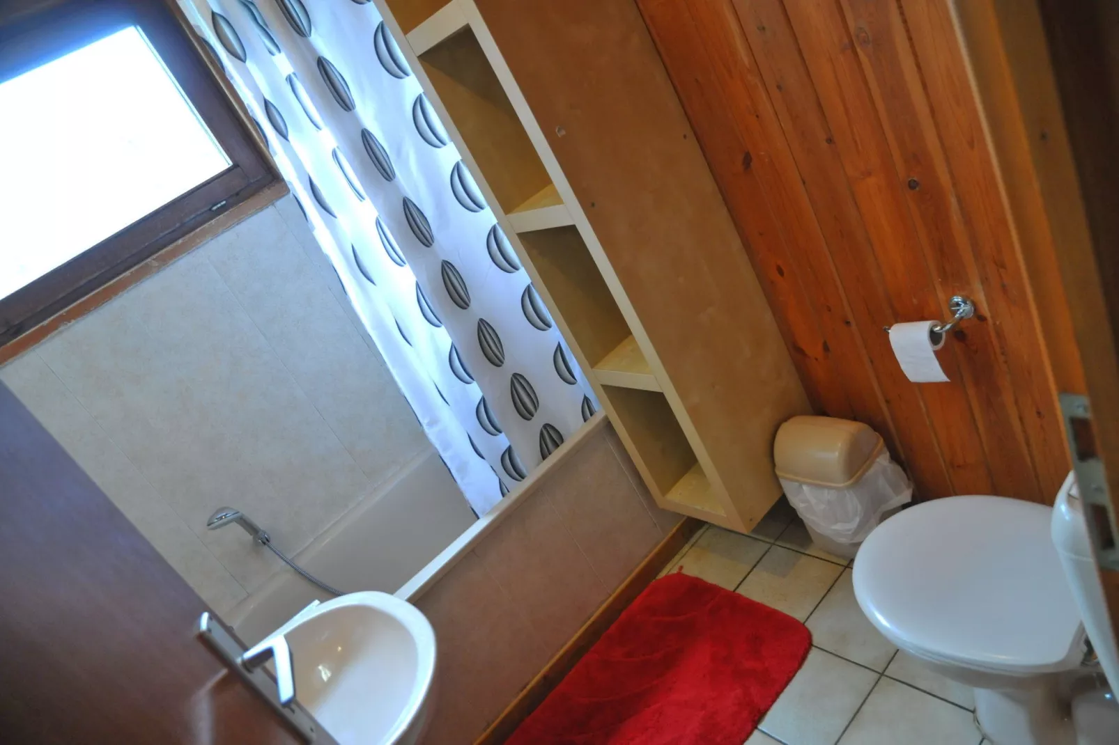 Le Refuge-Bathroom