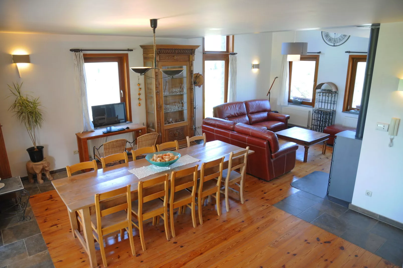 A cote de l'epicerie-Living room