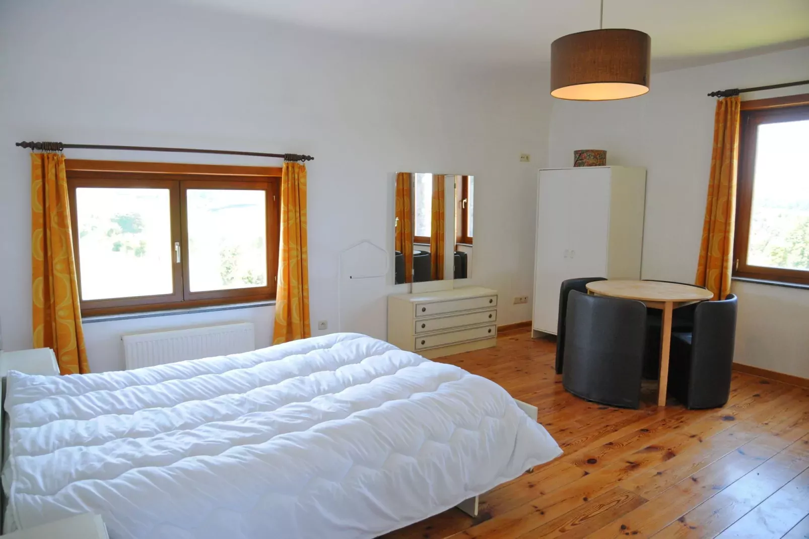 A cote de l'epicerie-Bedroom