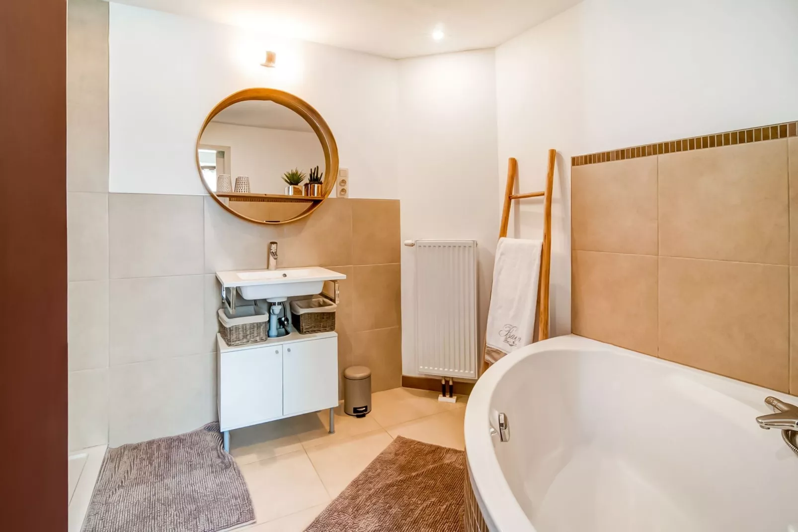 Les Pénates-Bathroom