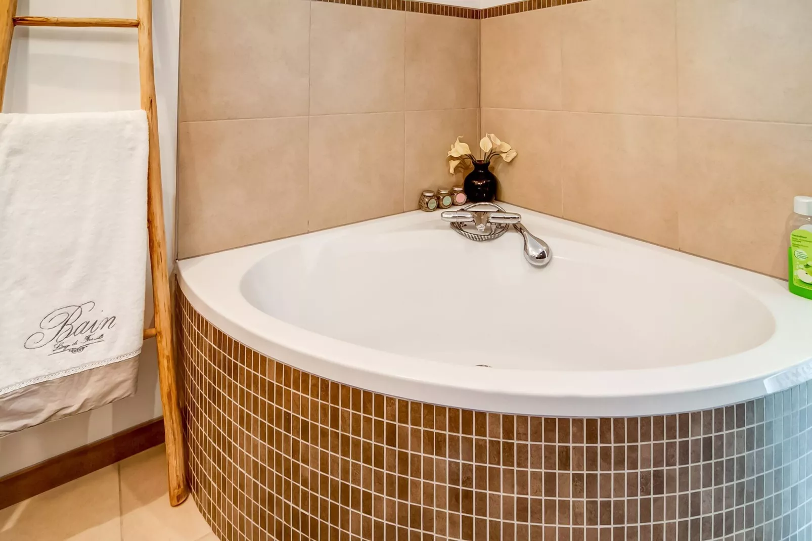 Les Pénates-Bathroom