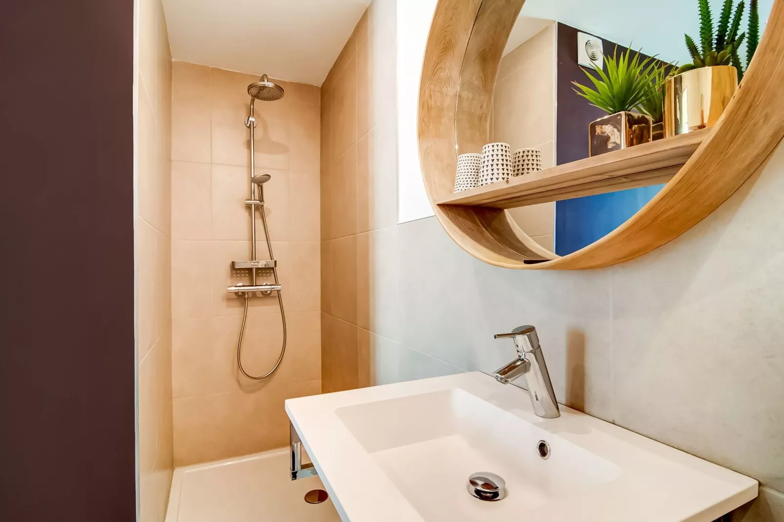 Les Pénates-Bathroom