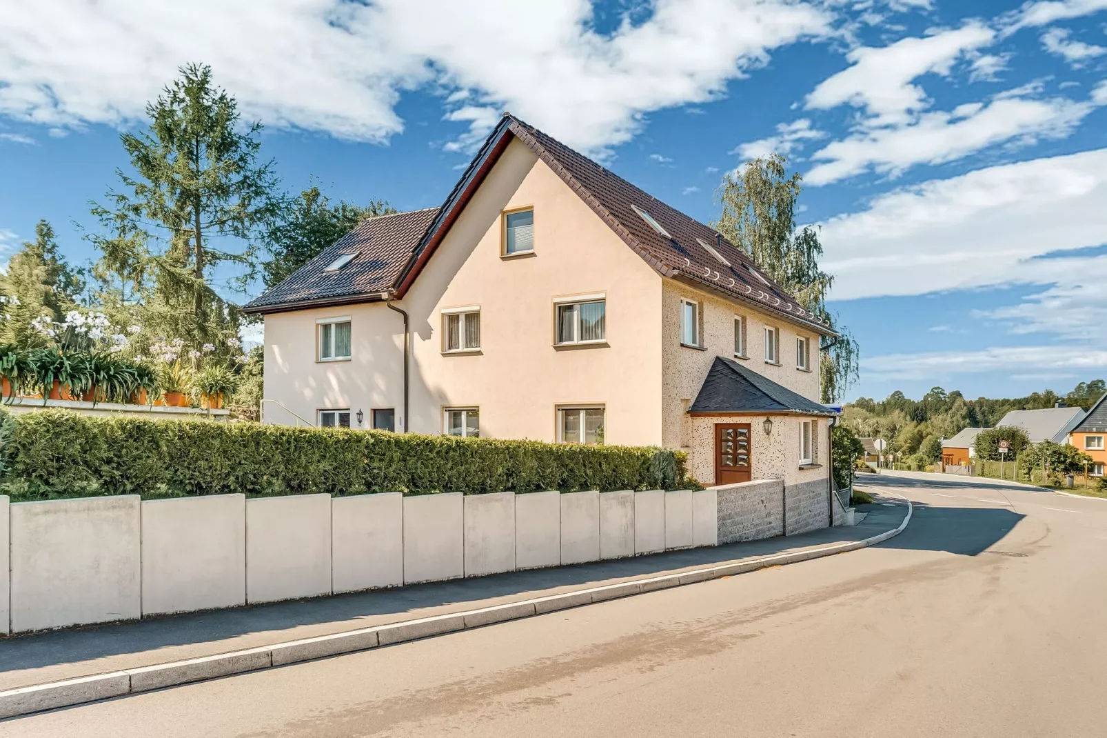 Maja-Areas within 1km in summer