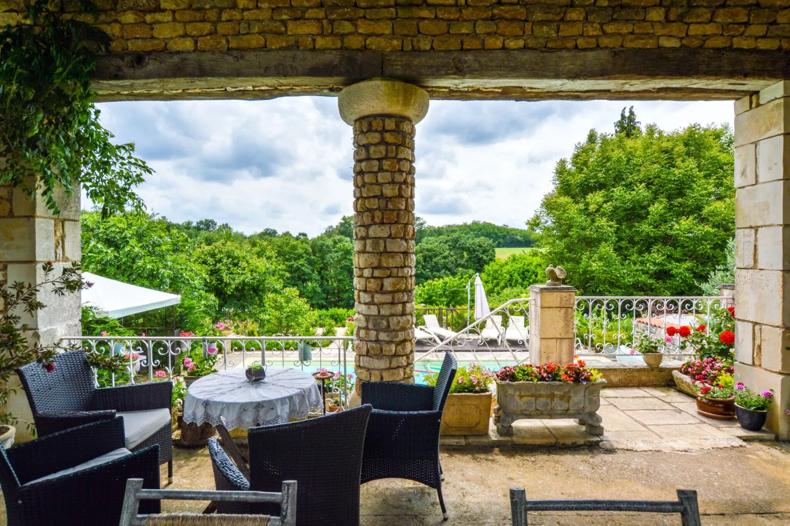 Maison fabuleuse avec piscine-View summer