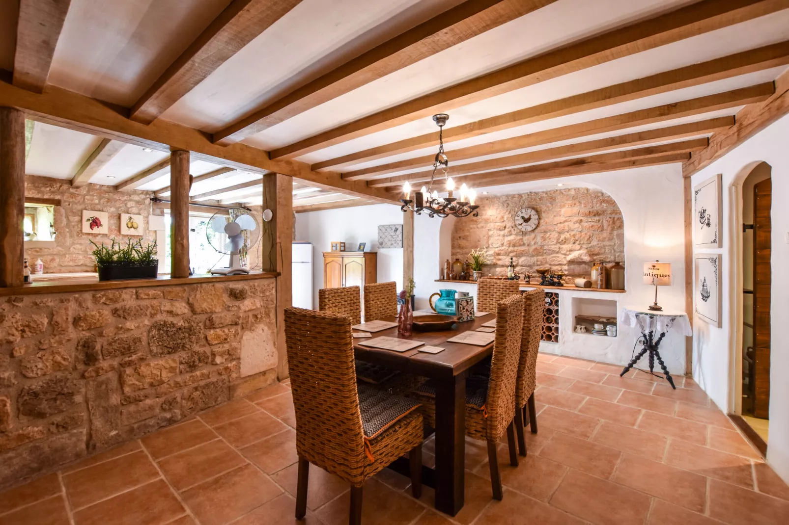 Maison fabuleuse avec piscine-Dining room