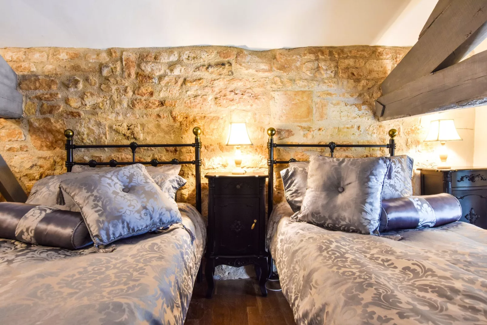 Maison fabuleuse avec piscine-Bedroom