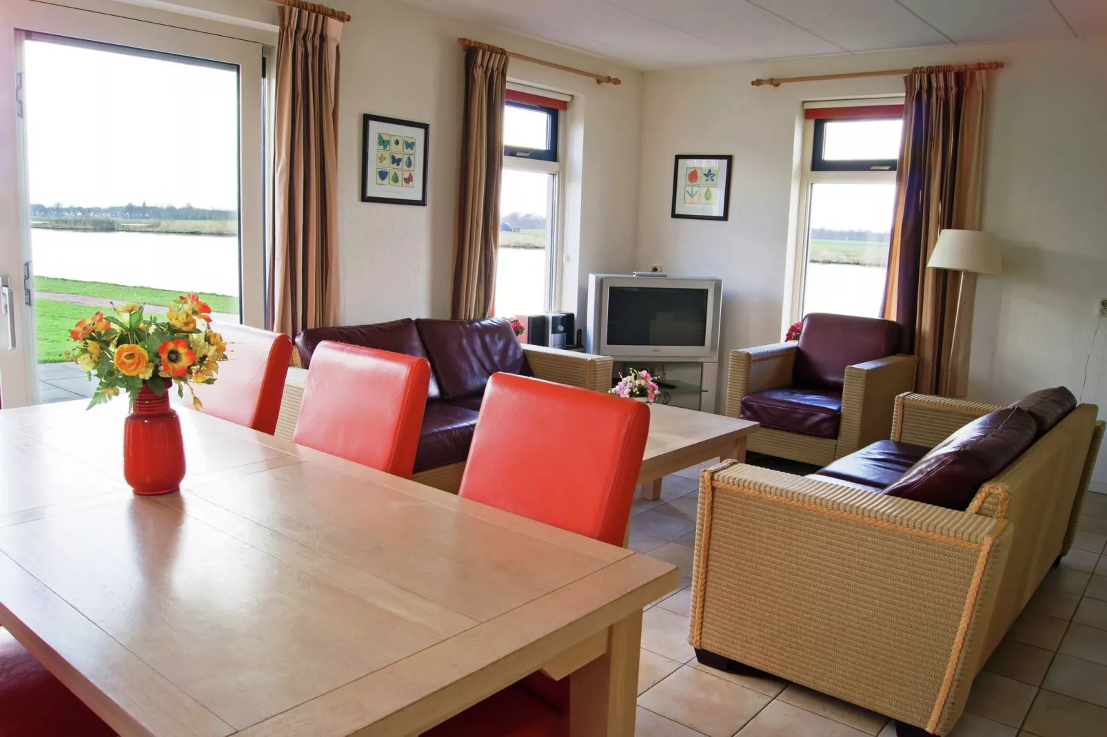 Vakantiepark Bergumermeer 10-Living room
