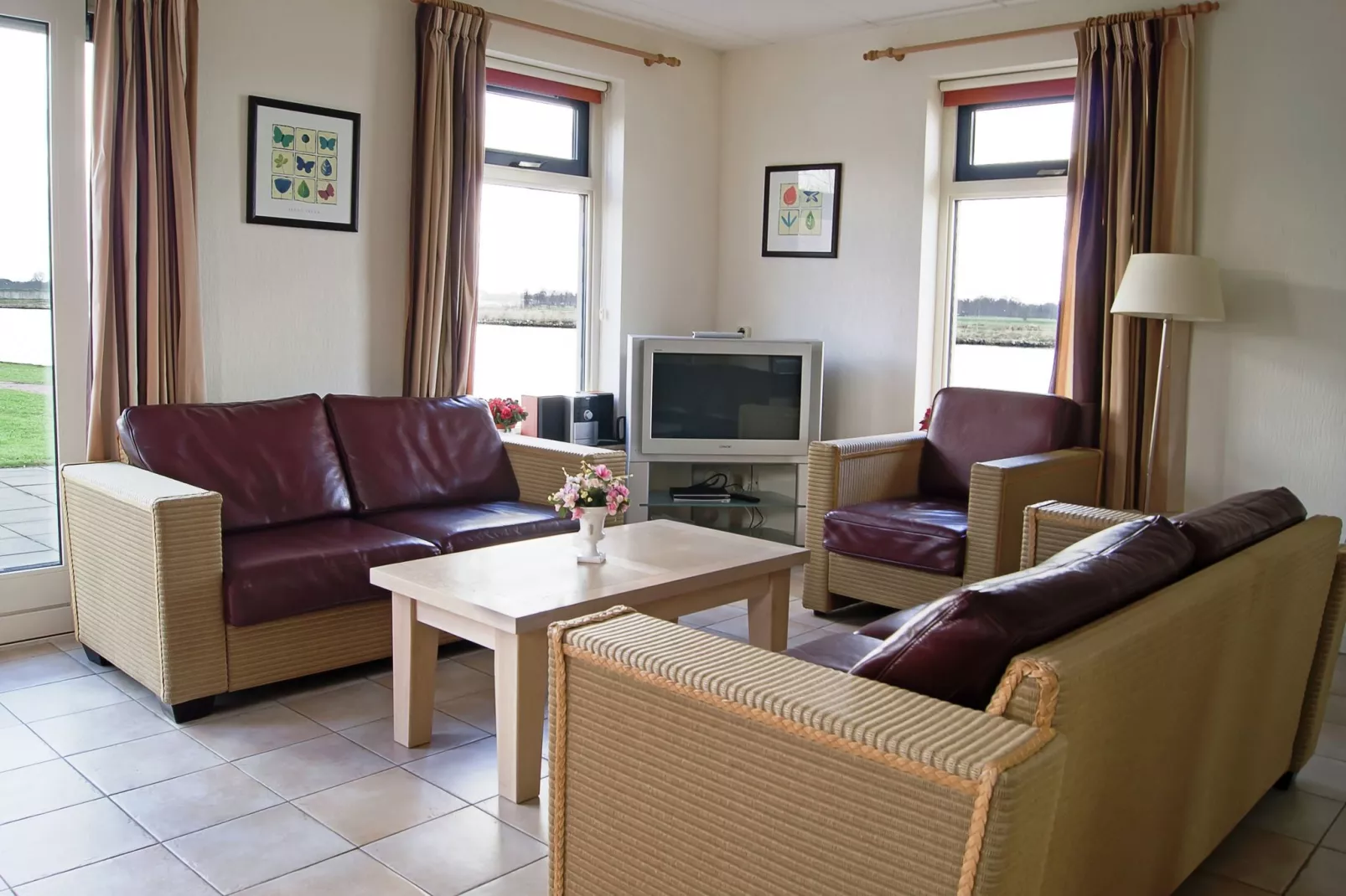 Vakantiepark Bergumermeer 10-Living room