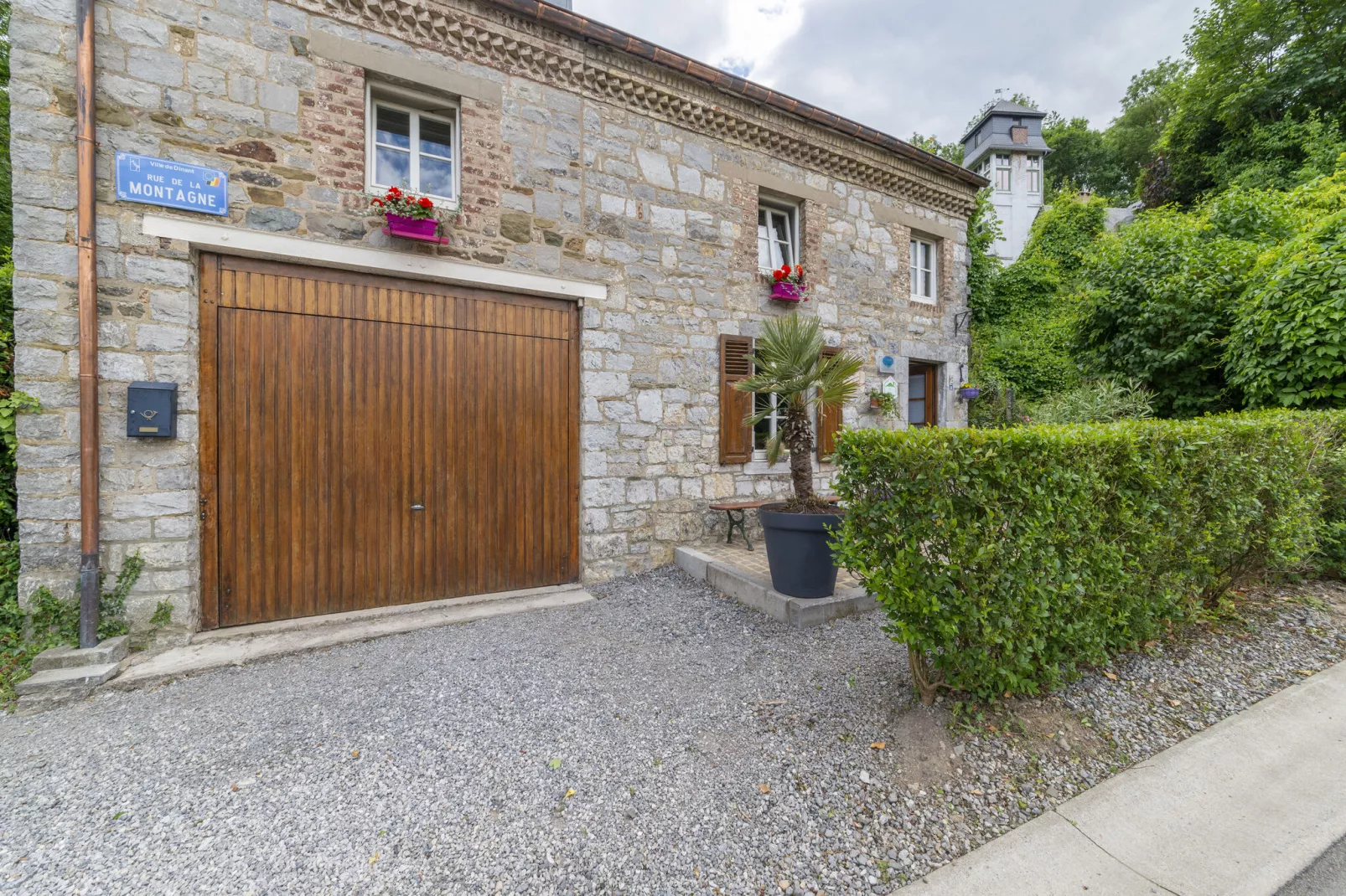 Les Matins Clairs-Exterior summer