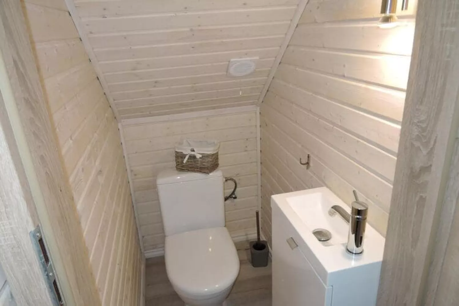 Holiday homes with pool in  Mrzezyno-Bathroom
