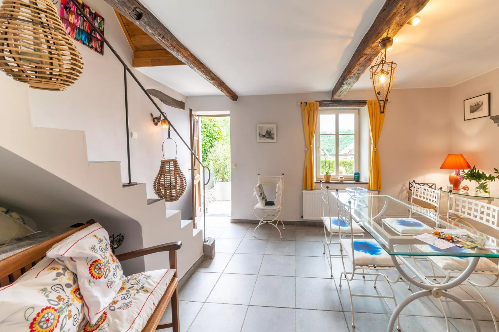 Les Matins Clairs-Living room