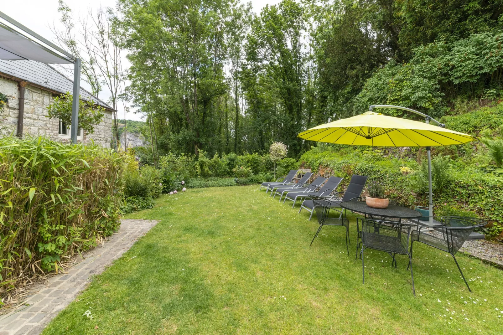Les Matins Clairs-Gardens summer
