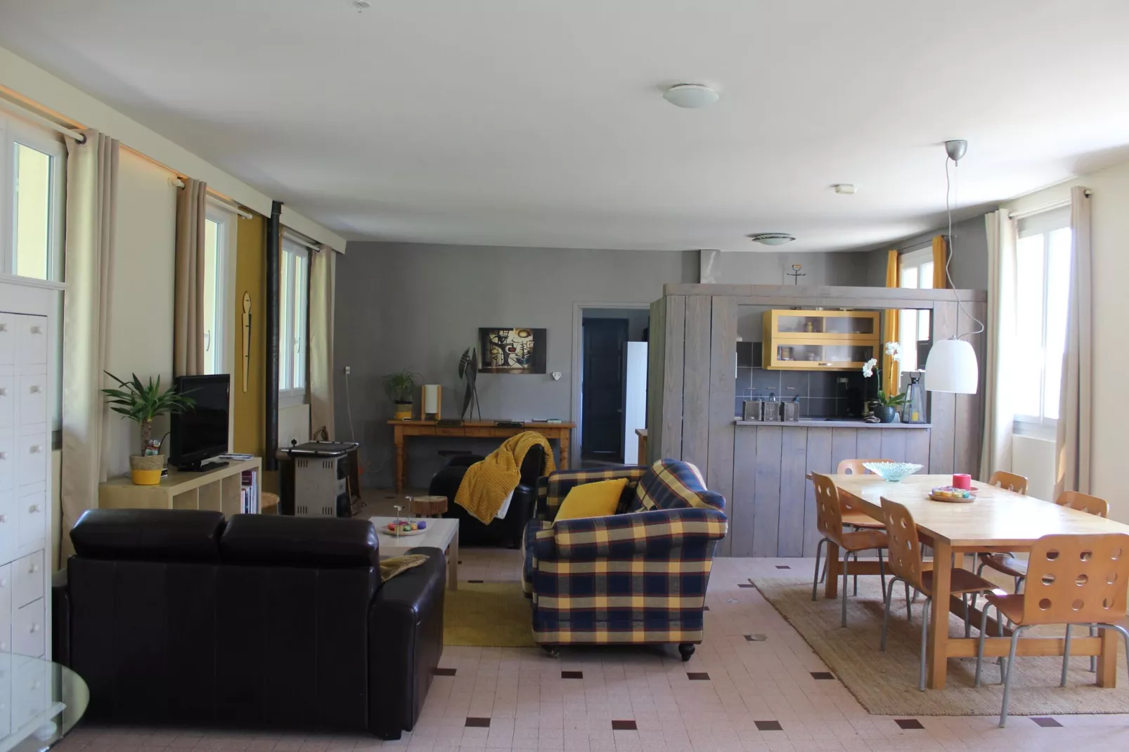 Le Bon Sentiment-Living room
