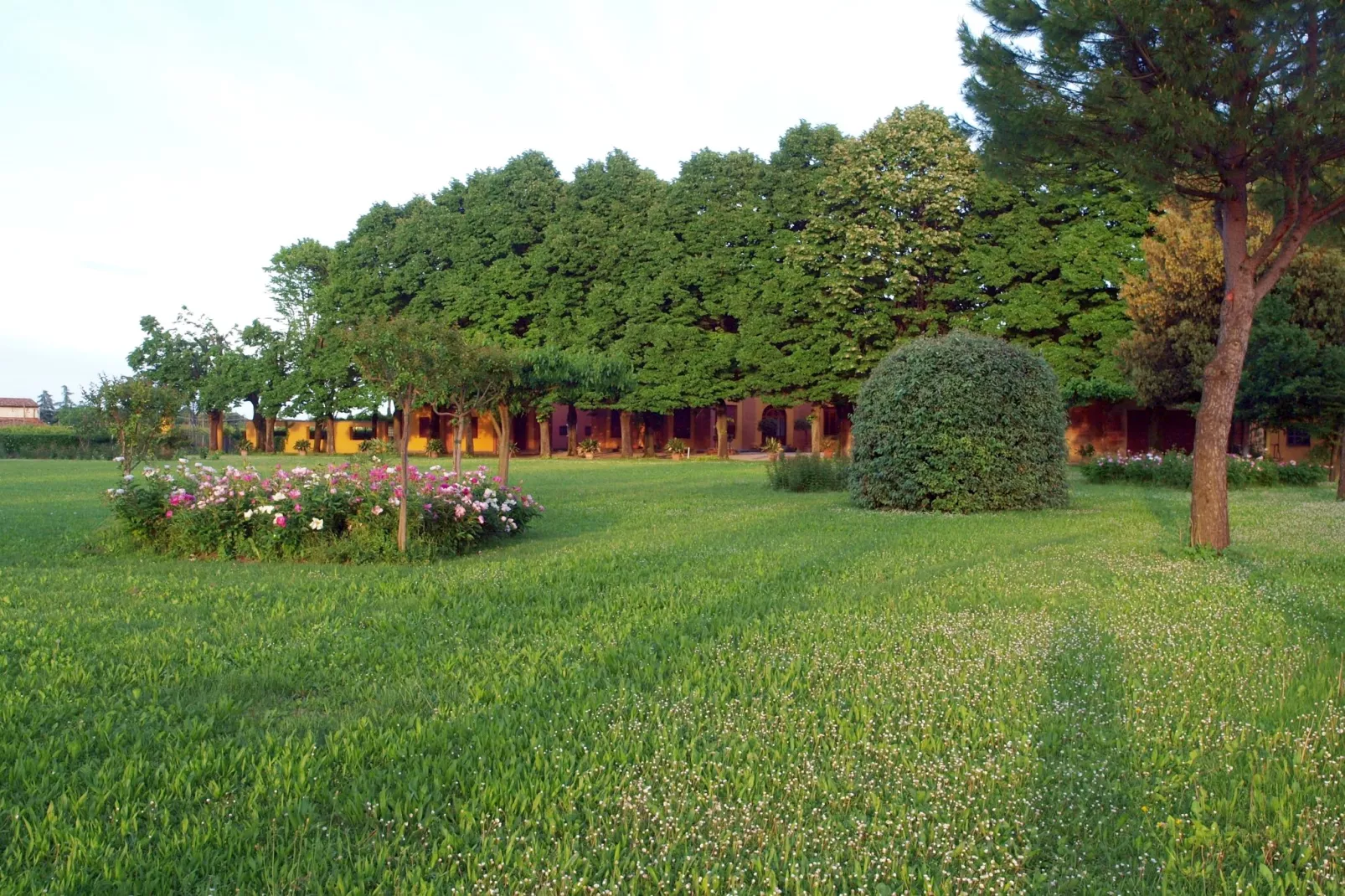 Villa La Commenda Sei-Gardens summer