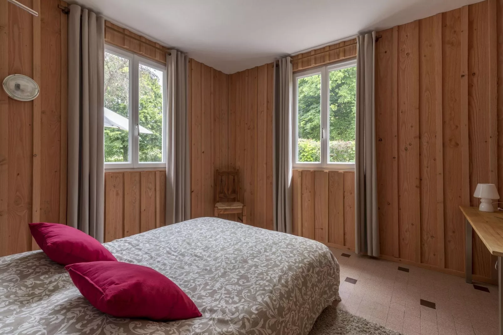 Le Bon Sentiment-Bedroom