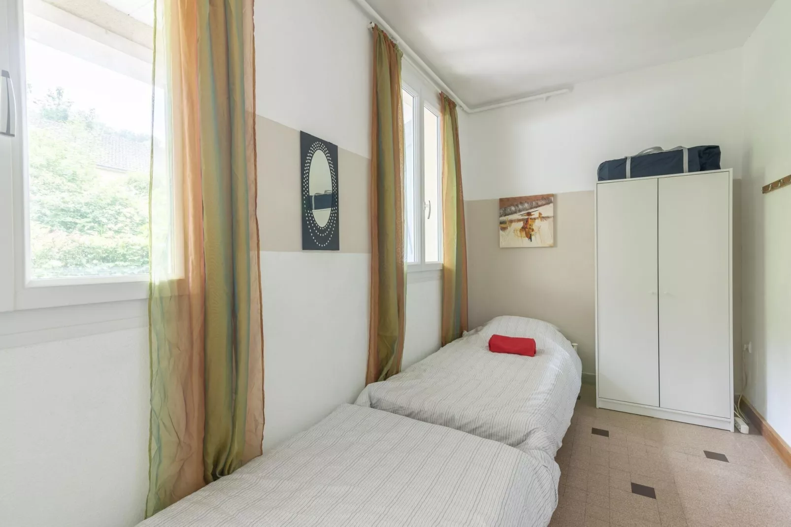 Le Bon Sentiment-Bedroom