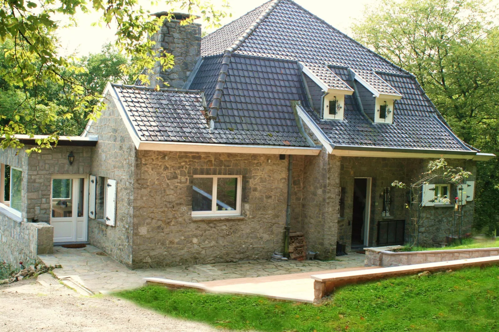 Maison de la Molignée-Exterior summer