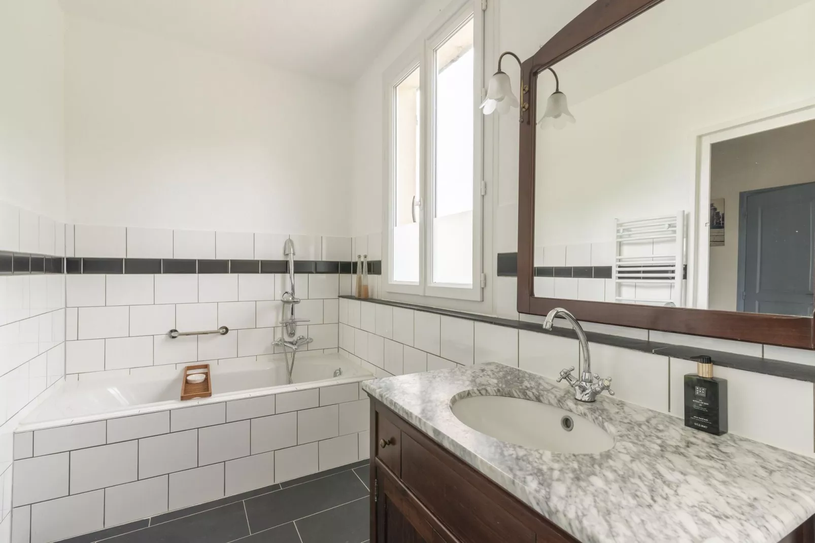 Le Bon Sentiment-Bathroom