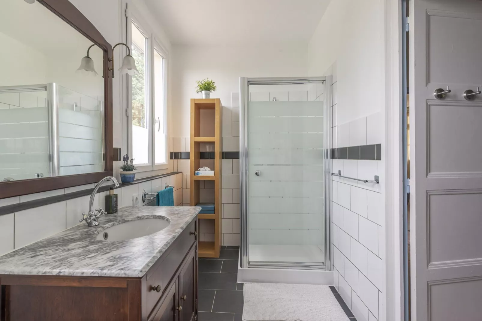 Le Bon Sentiment-Bathroom