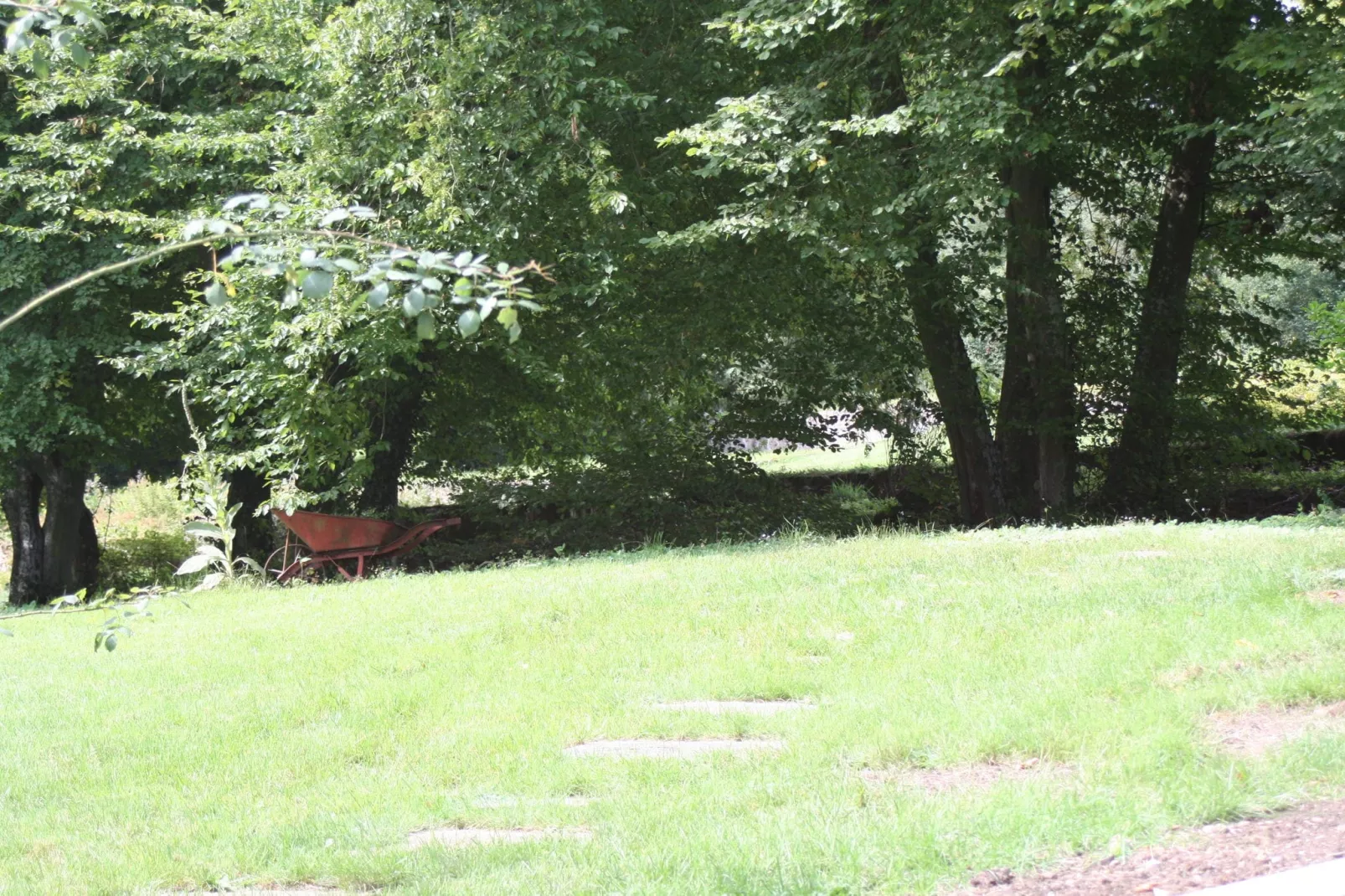 Maison de la Molignée-Areas summer 1km
