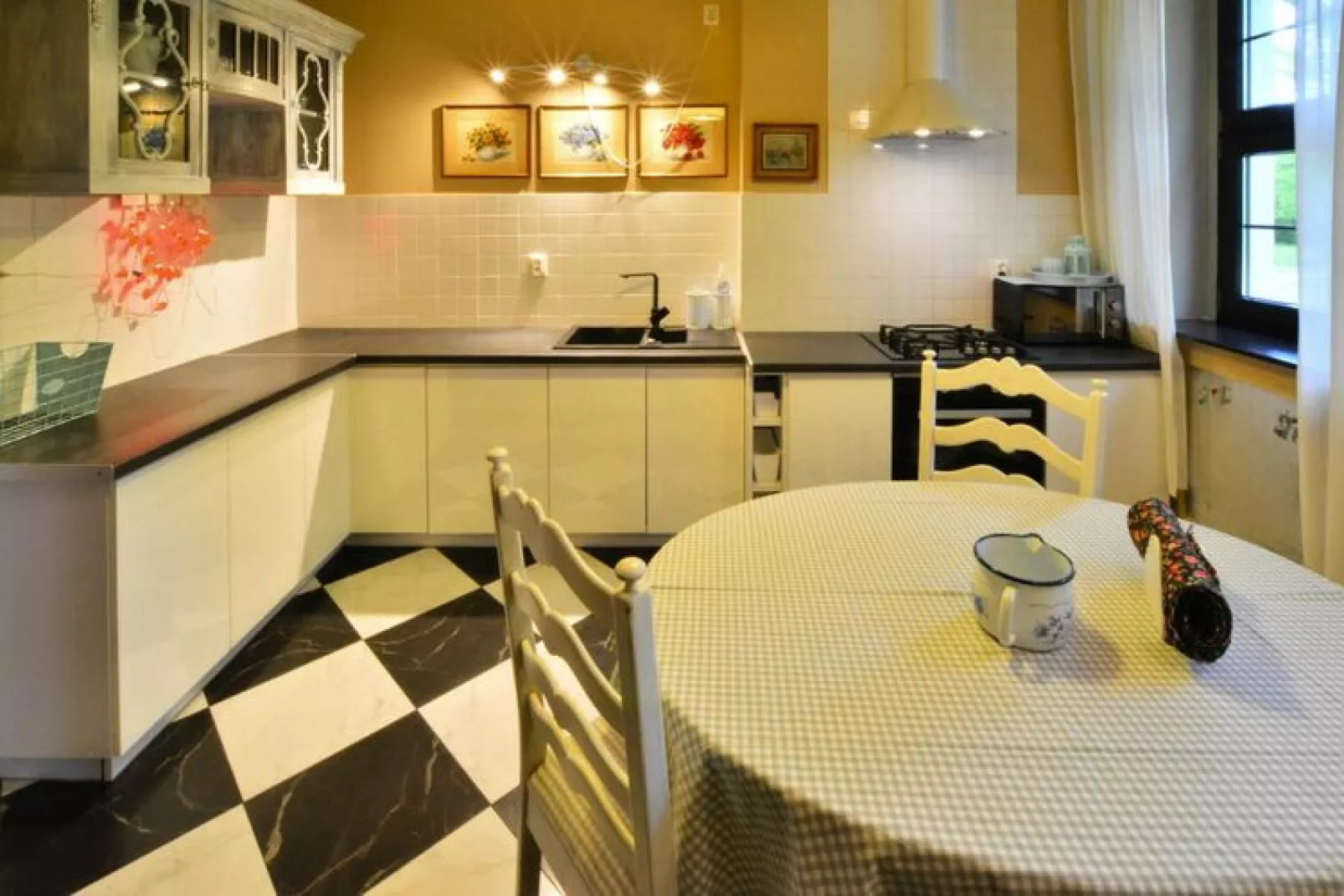 Willa wakacyjna dla 9 osób 182 m2 Knieja koło Polanowa-Cuisine