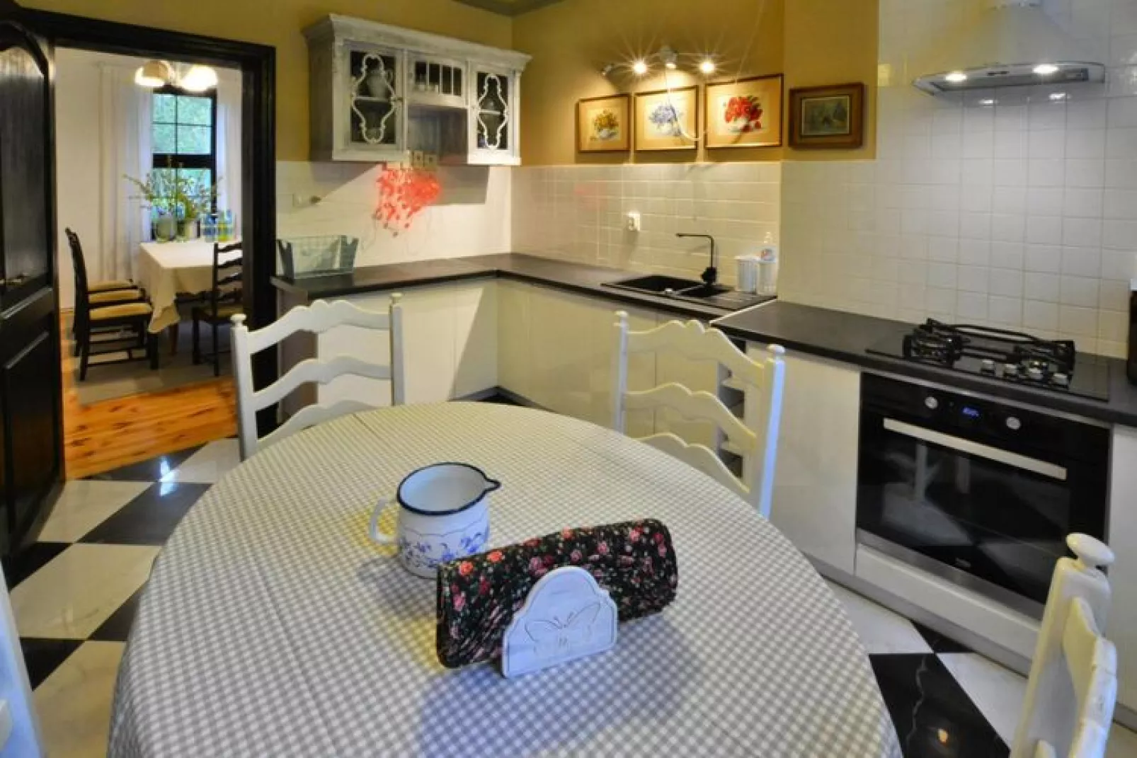 Willa wakacyjna dla 9 osób 182 m2 Knieja koło Polanowa-Cuisine