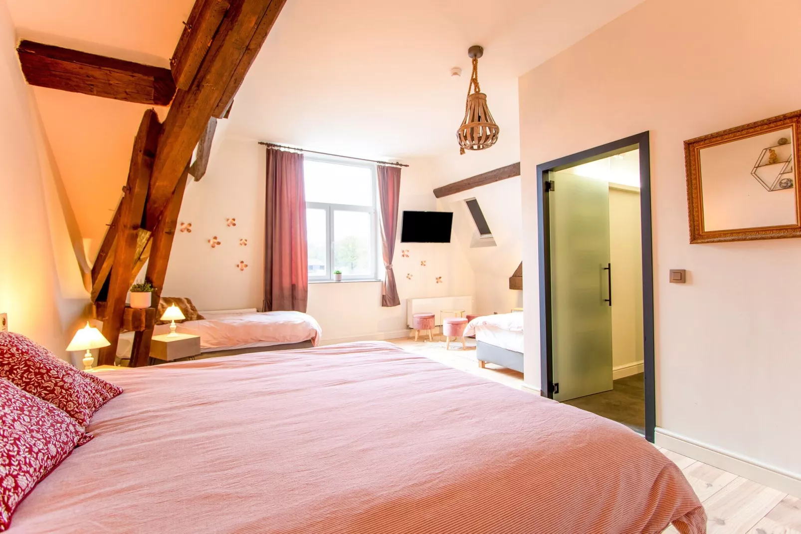 Château de Goyet 40 p-Bedroom