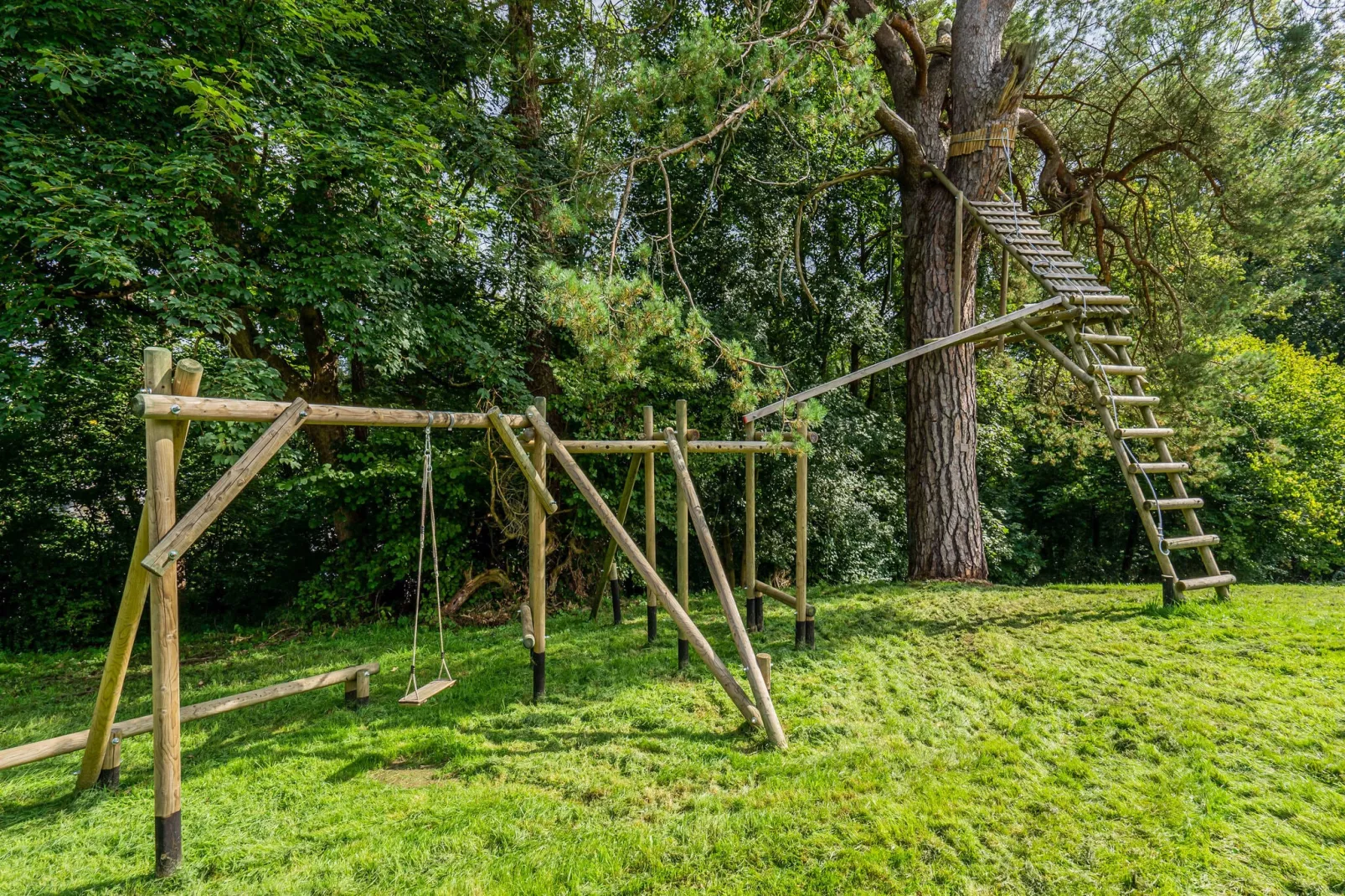 Château de Goyet 40 p-Gardens summer