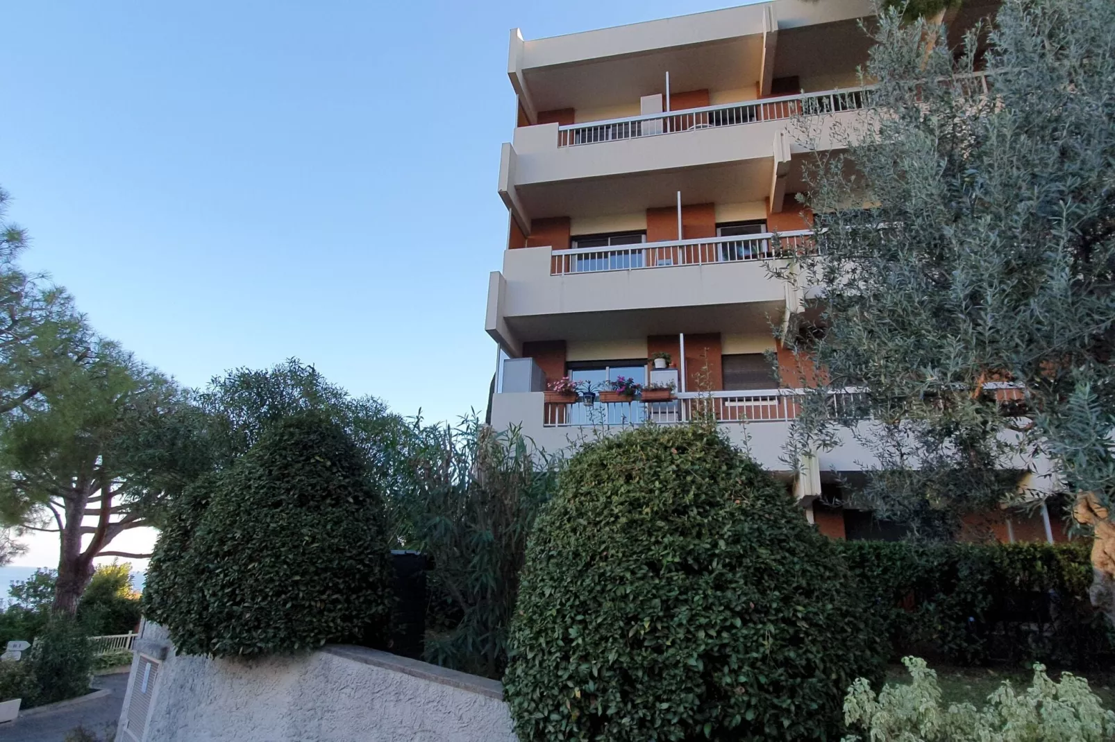 Appartement standing avec terrasse et vue mer à Nice-Außenbereich Sommer
