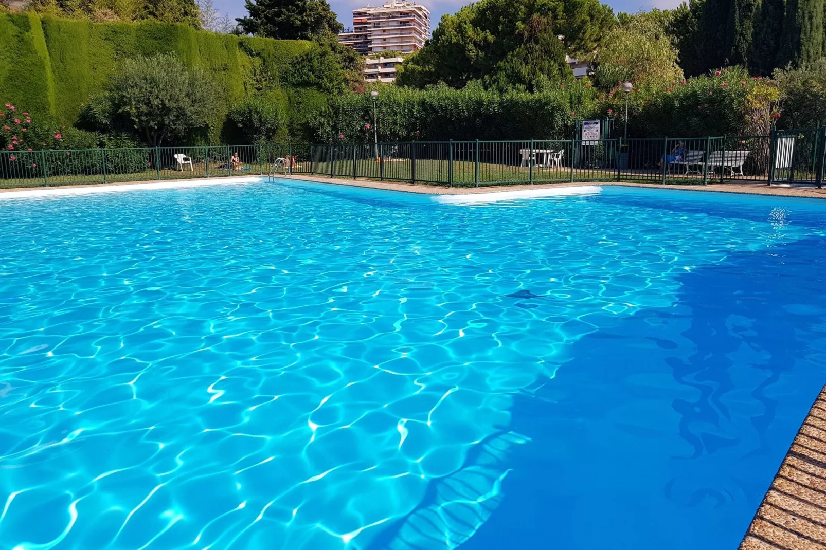 Appartement standing avec terrasse et vue mer à Nice-Schwimmbad