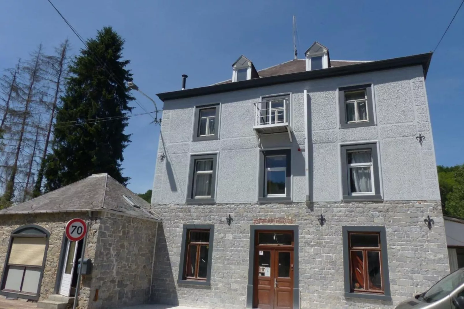 La Forgerie-Exterior summer