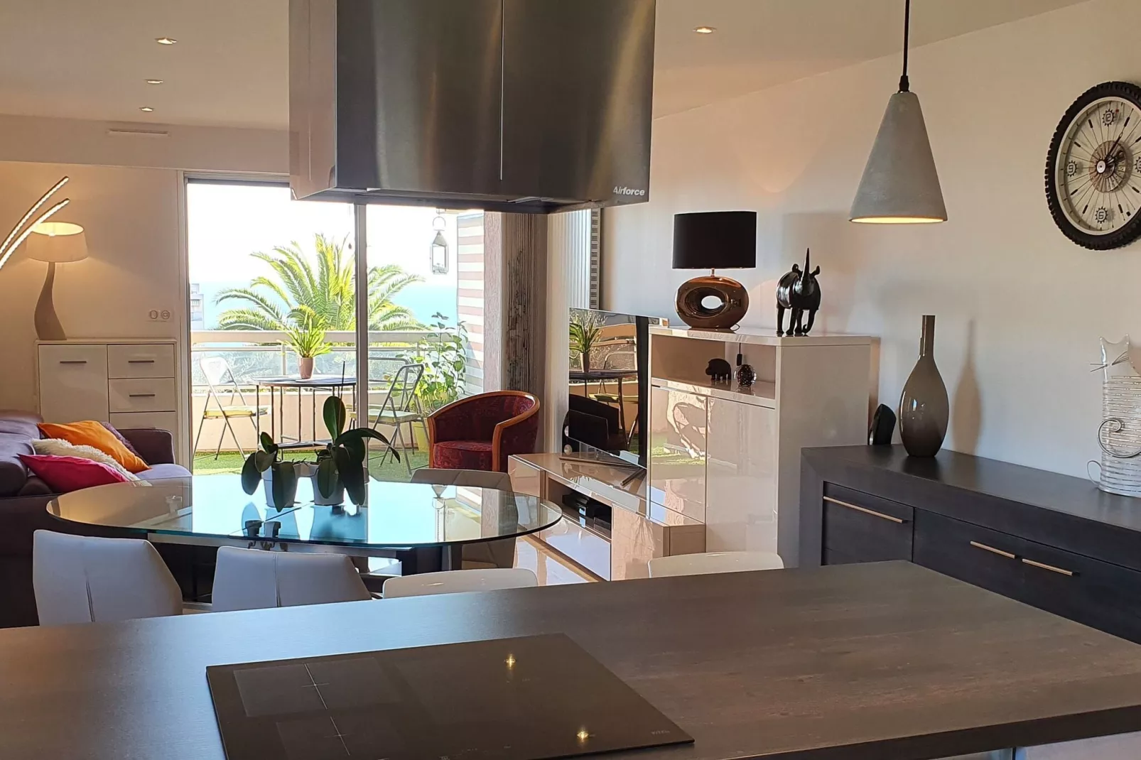 Appartement standing avec terrasse et vue mer à Nice-Küche